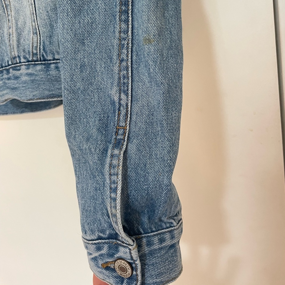 Cropped Jean Jacket - Picture 4 of 8